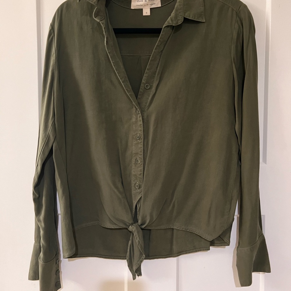 Cloth & Stone Sage Green Button-Down Shirt